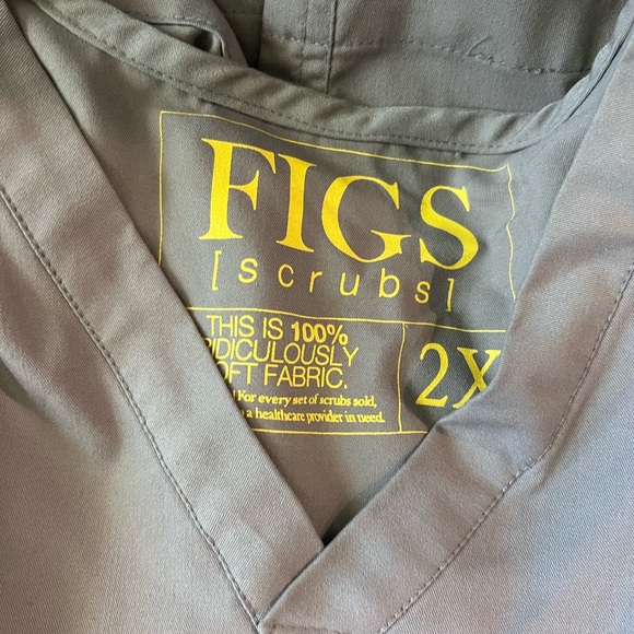 Figs scrub top bundle - Picture 2 of 4